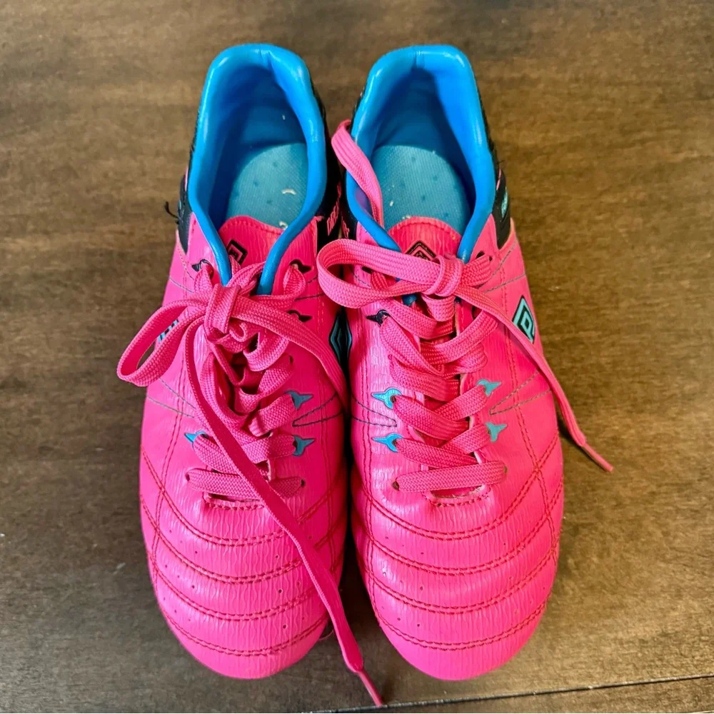 SOLD!Girls Soccer Football Cleats Shoes for Little Kid/Big Kid. Like New! Size 2 - Picture 2 of 10